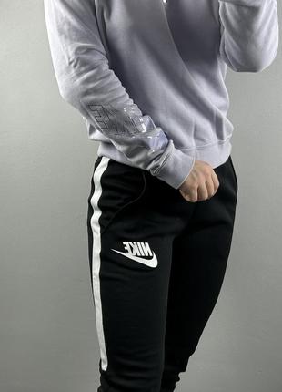 Женские оригинальные спортивные штаны nike7 фото