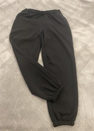 Спортивні штани.