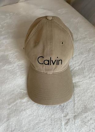 Стильная кепка calvin klein