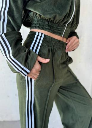 Женский спортивный костюм