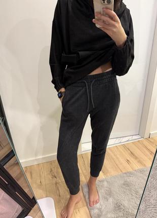 Джоггеры темно серые теплые