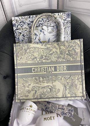 Сумка шоппер cd book tote с вышивкой