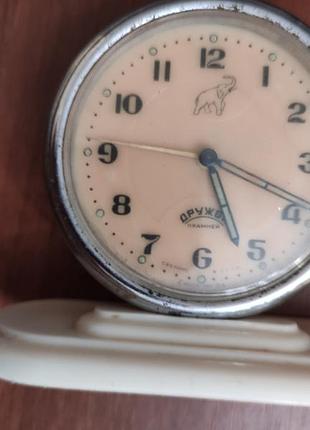 Механічниі часи будильник дружба