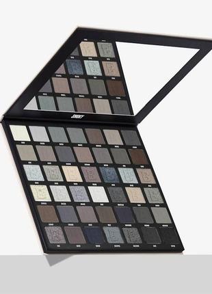 Палетка теней от beauty bay "smoky 42 colour palette"