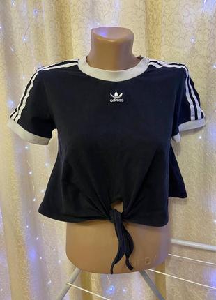 Футболка укороченная adidas черная