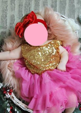 Шикарное платье платье платье с большим бантом в пайетках на девочку рост 74 80 86