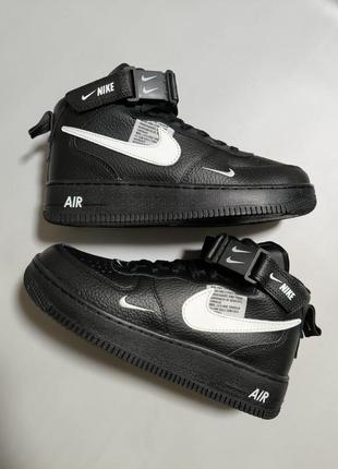 Новесенькі жіночі кросівки nike air force (зимові)!