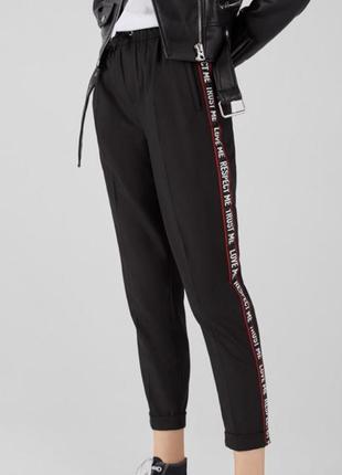 Брюки штаны классические лампасы bershka