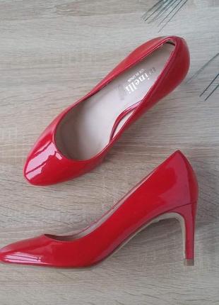 Червоні лакові шкіряні класичні туфлі човники на підборах minelli 36 37 розмір