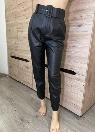 Кожаные брюки zara
