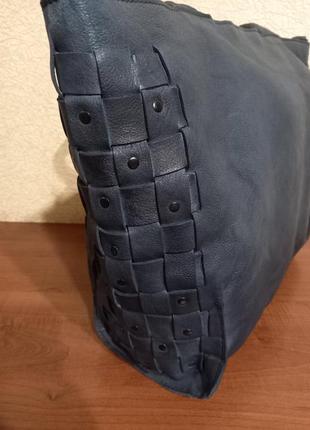 Большая сумка из натуральной кожи.