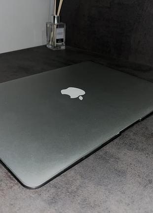 Продам ноутбук macbook