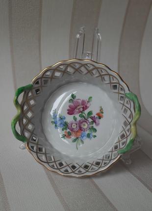 Винтажный круглый сетчатый фарфоровый кошичок. dresden.