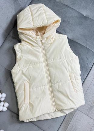 Жилет молочная с капюшоном