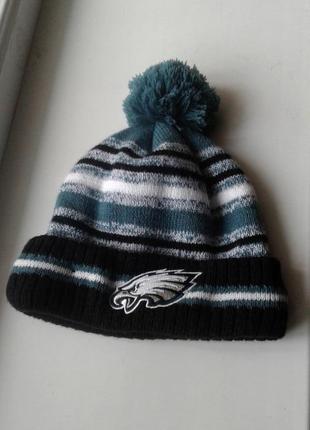 Зимняя шапка  philadelphia eagles с помпоном ,на флисе ,с отворотом new era
