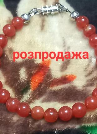 Женский браслет с сердоликом.