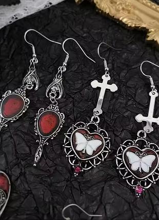 Винтажные красные серьги ввиде сердца с бабочкой хресты