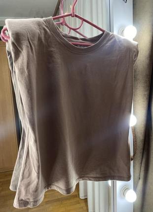 Футболка с плечиками