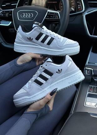 Женские кроссовки adidas forum