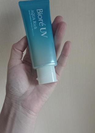 Biore uv aquaQuery watery essence - водонепроницаемая эссенция на водной основе,япония.