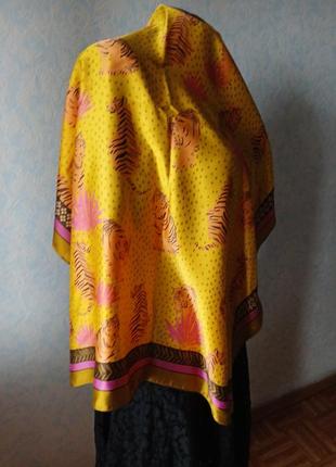 Платок женский шелковая фирмы zara с тиграми.