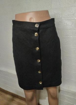 Юбка черная на пуговицах под замш