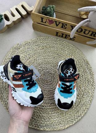 Весенние кроссовки лео