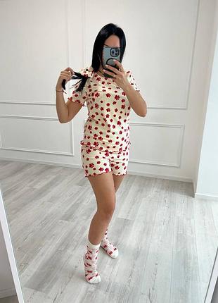 Домашний костюмчик (шорты, футболка, резиночка для волос )