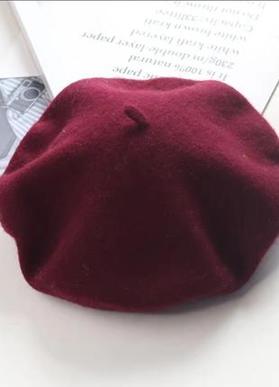 Бордовый берет