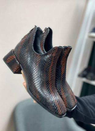 Вишукані ботильйони kiki mini натуральна шкіра під пітон демі зима