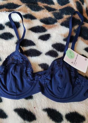 Бюст бюстгалтер