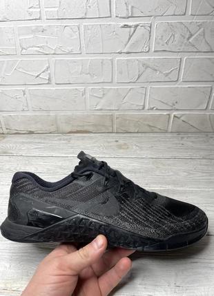 Крутые черные кроссовки nike metcon