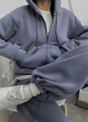 Жіночий спортивний костюм