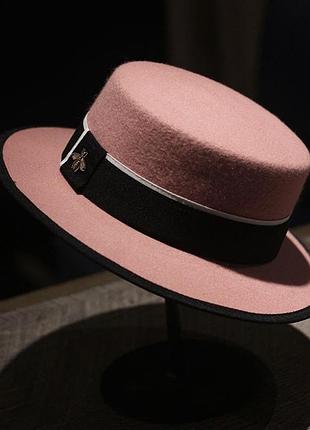 Фетровий рожевий жіночий капелюх з бджілкою