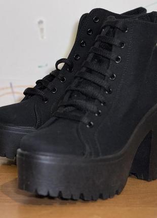 Новые ботинки на каблуке 37 размера фирмы asos