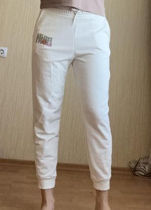 Спортивные штаны белые