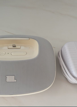 Портативная док станция jbl
