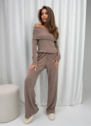 Ангоровый костюм с открытыми плечами