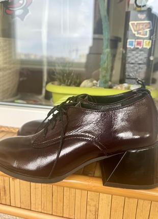 Шкіряні туфлі