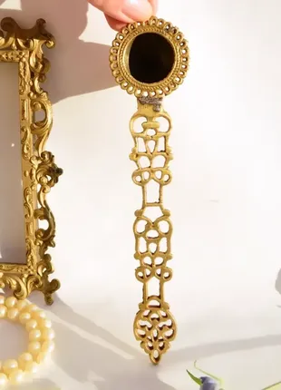 Интересный, редкий гаситель для гашения свеч с изысканной, фигурной ручкой. !