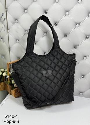 Жіноча сумка велика чорна  зі стьобаної плащівки в клітинку через плече