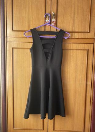 Маленька чорна сукня