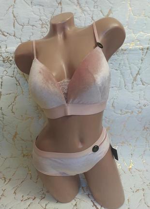 Комплект нижнего белья персиковый