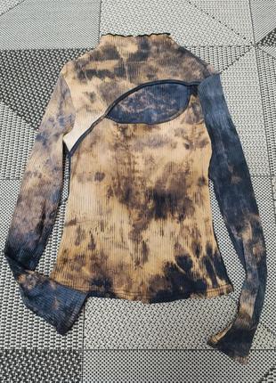 Кофта лонгслив с вырезом на груди