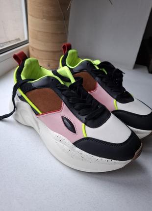 Кроссовки bershka