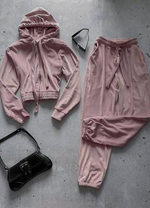 Велюровый спортивный костюмчик