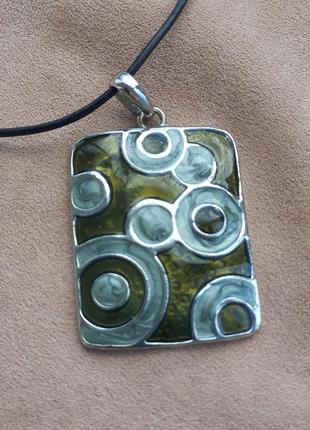 Колье с массивным подвесом