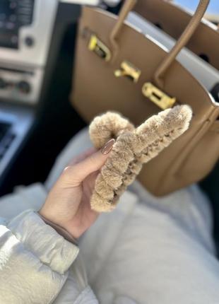 Пушистый крабик для волос🤍