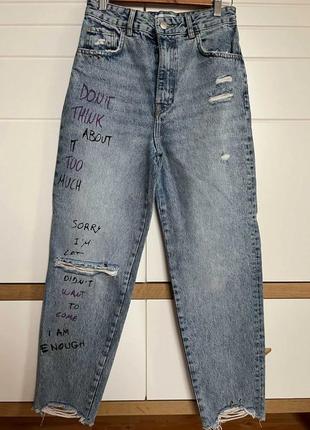 Джинсовые брюки mom с дыркой

bershka