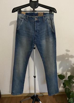 Джинсы. новые. wrangler. slim
